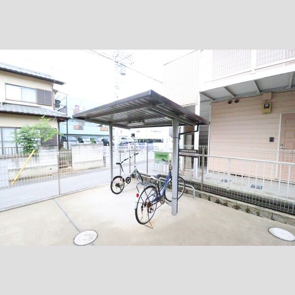 アゼリア 駐輪場