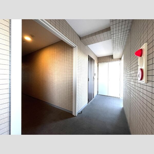 カルムⅠ 玄関前通路
