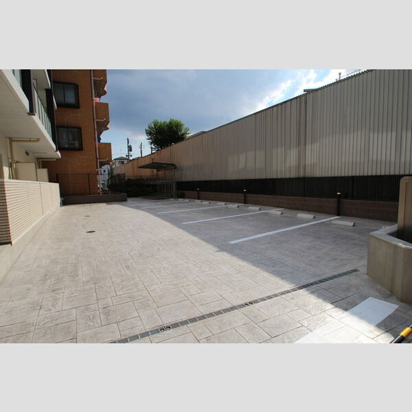 ソラシエスタ601号室 駐車場は塗装タイプ!