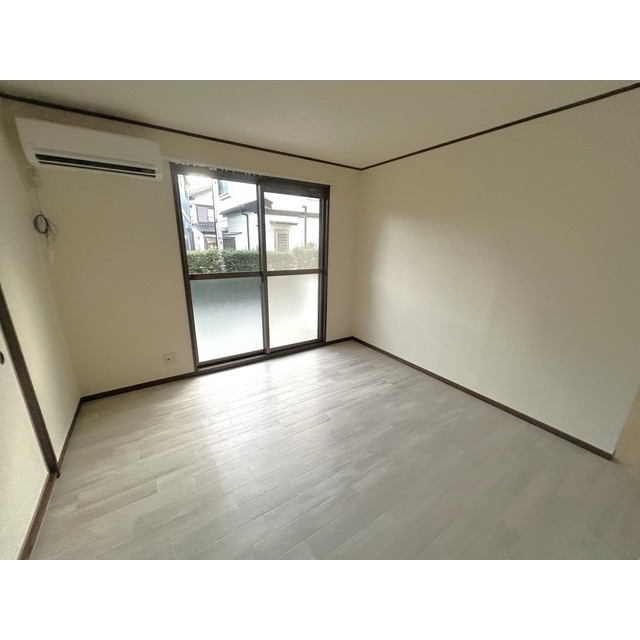 グランデュール瀬戸岡105号室 内観