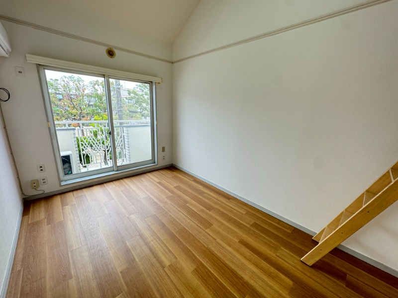 ローズアパートＲ５４番館(R-054) リビング