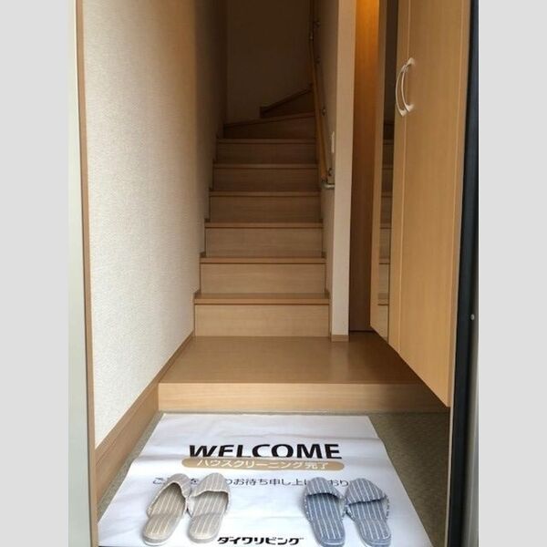 ロイヤルヒルズP202号室 室内階段