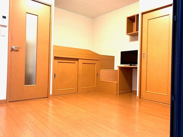 レオパレスアルカンシェル 1階フローリング