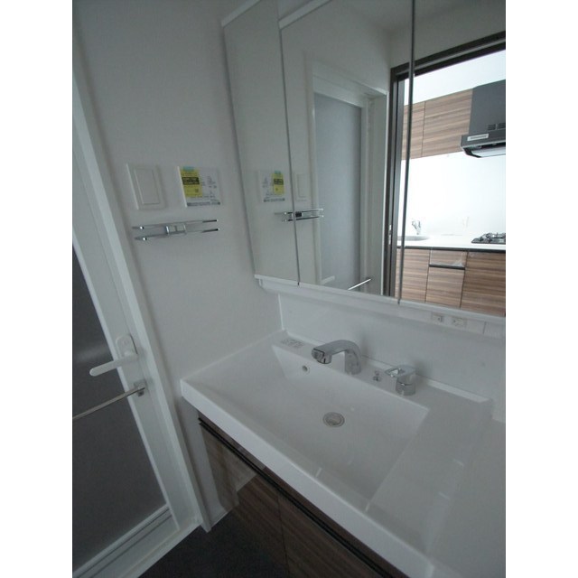 プライムガーデン若木0502号室 220号室利用。実際には左右異なる（反転