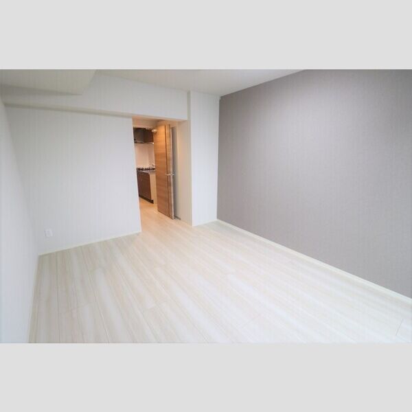 Laule'a越谷501号室 洋室(バルコニー側から)