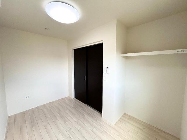 ルナフォーリア203号室 洋室