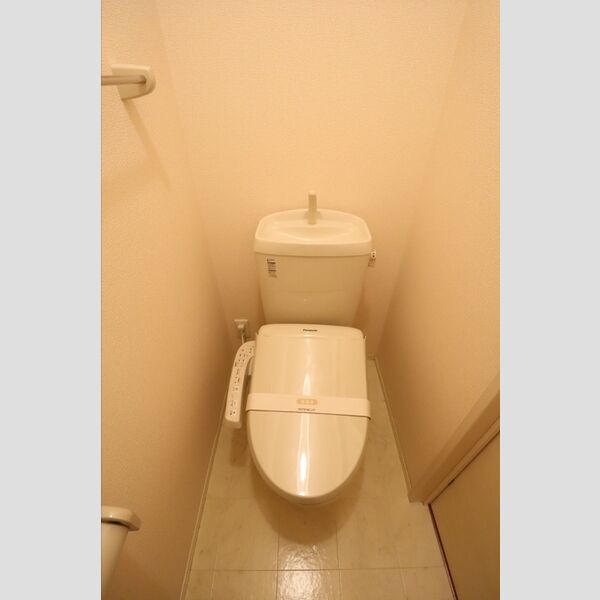 サンシャインみさと203号室 温水洗浄暖房便座