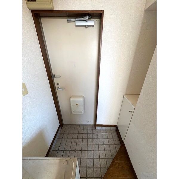 オーディーン六実 玄関