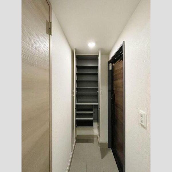 セレスティア興野102号室 シューズボックス