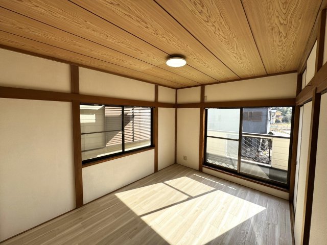 柏市みどり台 戸建 ◆ 南向きで日当たり良好。窓も2方向で風通し良好