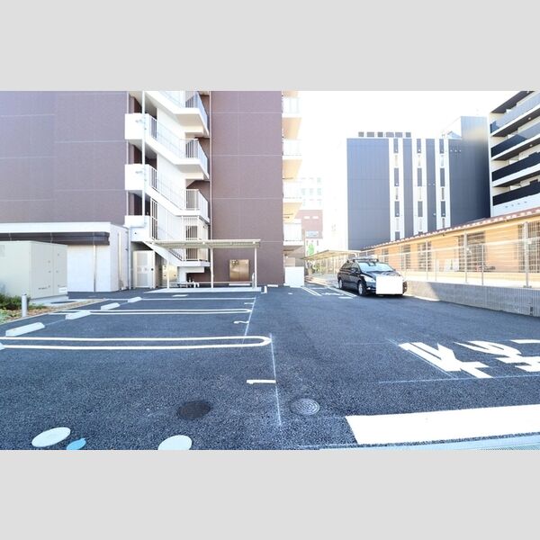 LIGHT  HOUSE 駐車場