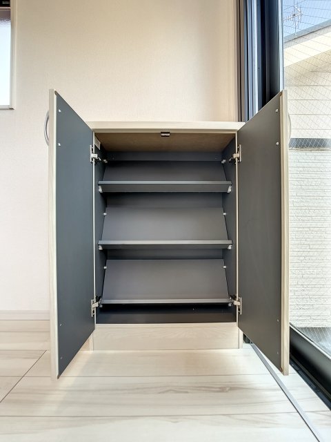 ＭＥＬＤＩＡ松島四丁目 靴入