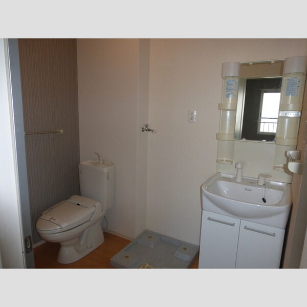 リバーパーク 温水洗浄暖房便座・洗濯機置場・洗髪洗面化粧台