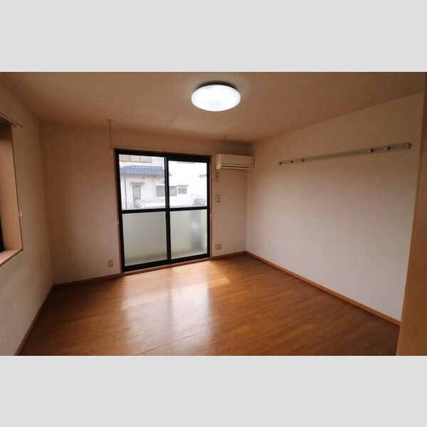 クレセント 洋室8帖