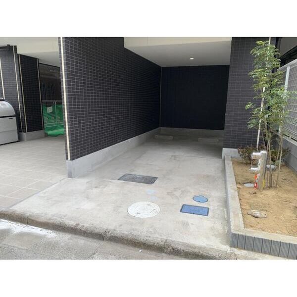 L.E.Hills　Yokoyamacho 駐車場