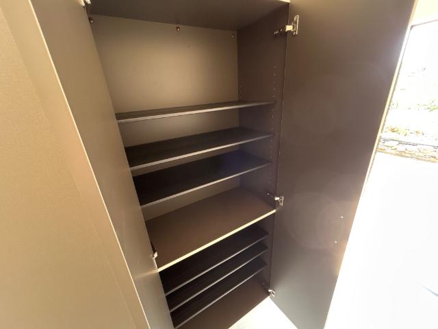 リッシュ203号室 下駄箱
