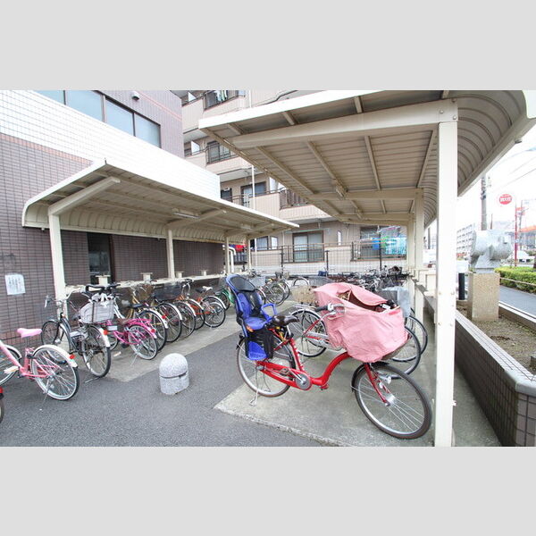 スタークレスト 駐輪場は屋根付き!