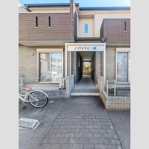 ノイハウス三橋 エントランス