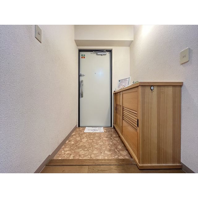 小手指ハイツＬ棟 下駄箱あり、広さもある玄関です