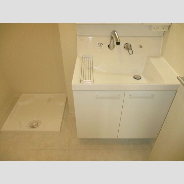 Stella 洗髪洗面化粧台、室内洗濯機置場