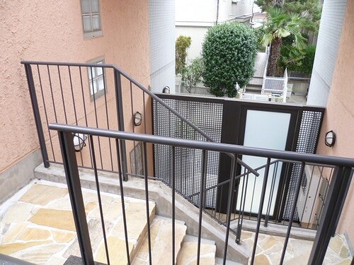 ハラダテラス2階 階段　※2013年02月の写真