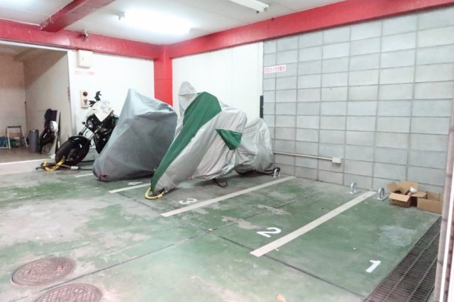 カーイング多摩302号室 屋内バイク置場※満車