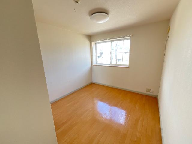 サンタプレイス201号室 洋室