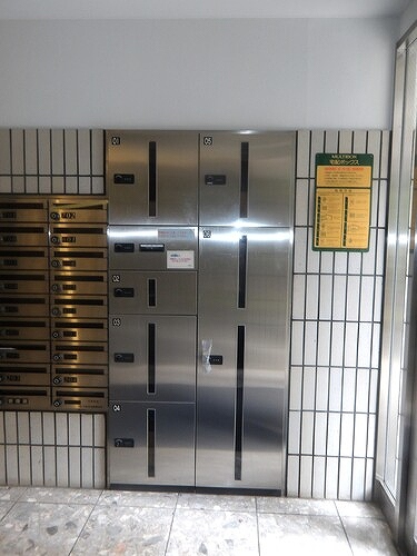 リヴィエルバーグ西大島 宅配ＢＯＸ