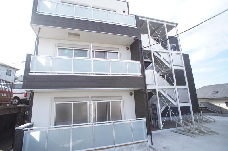 リブリ・ヒルトップ スクエア1階 外観