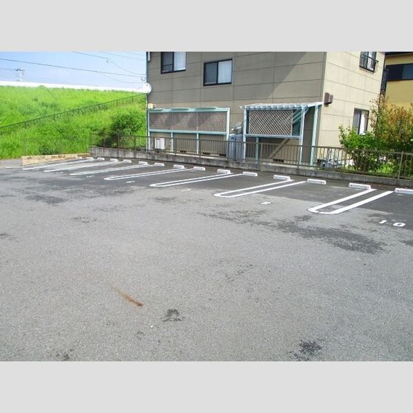 コマンドゥール 駐車場