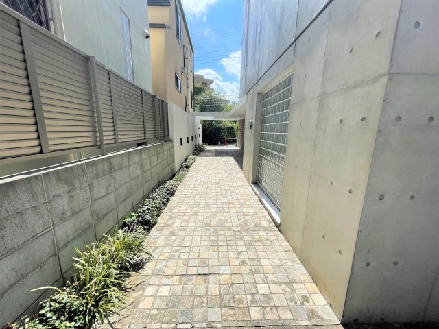 アレーロ大岡山102号室 エントランス