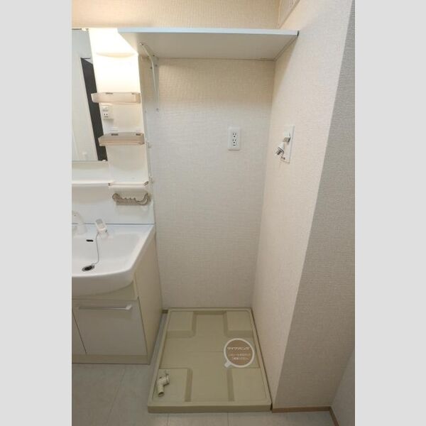 フローラル　C201号室 室内洗濯機置場