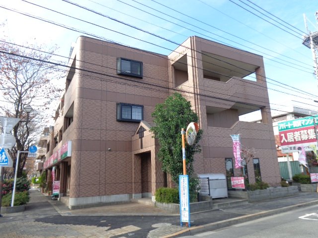 エスポアハイム 外観写真（昼）