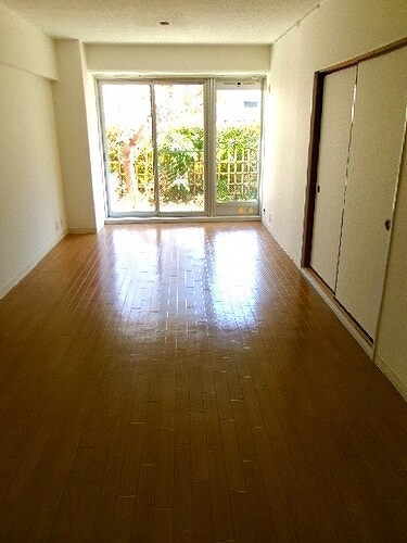 大倉山ハイム１号棟 リビングダイニングキッチン