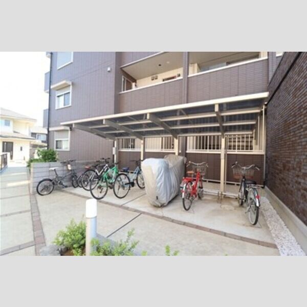 WEST COURT 結103号室 駐輪場