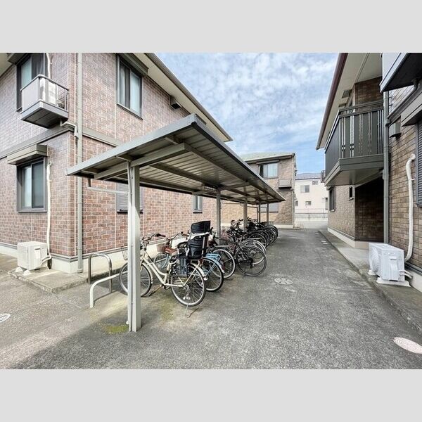 ピュア　調 駐輪場