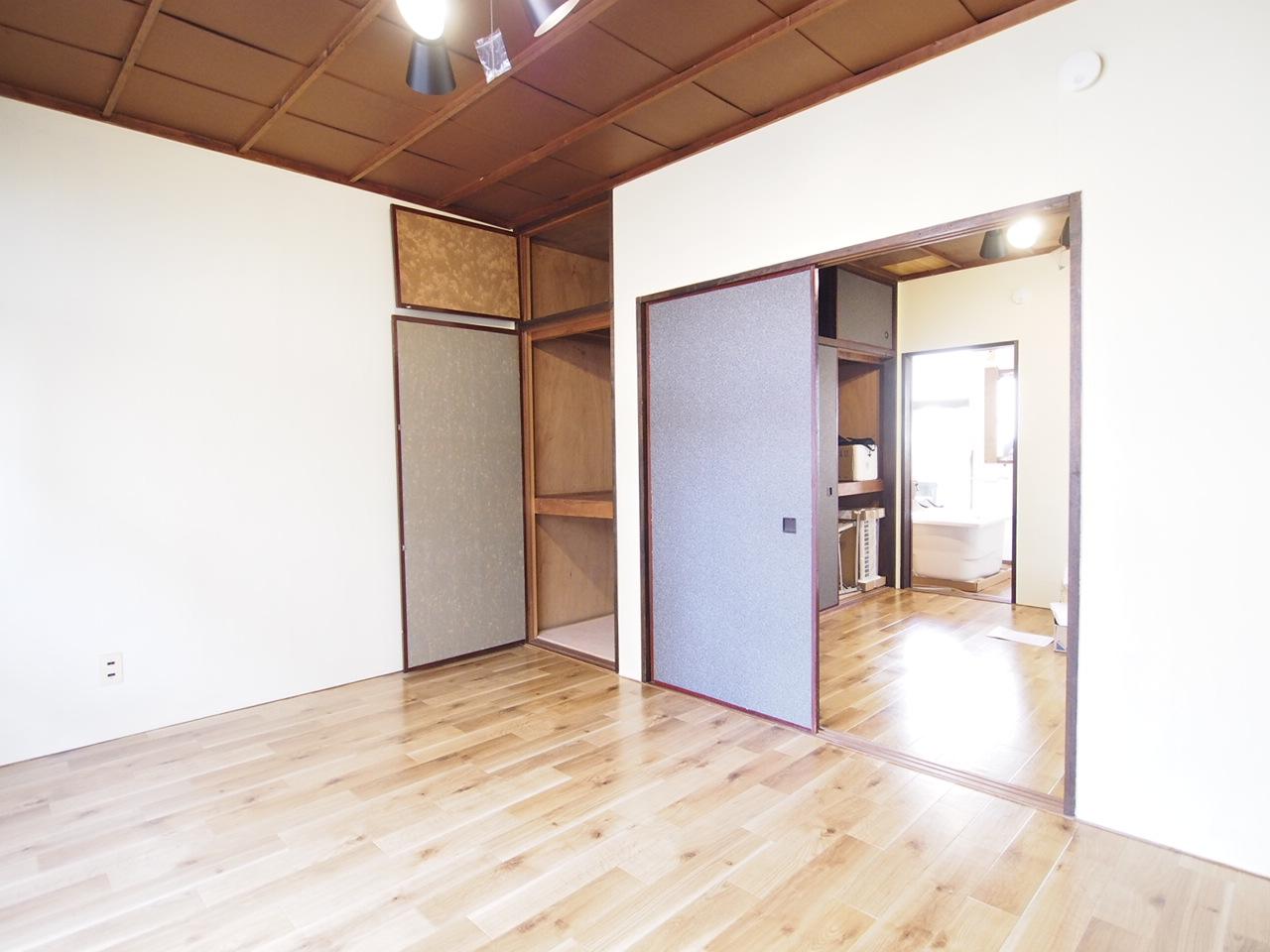 松本荘 南側6帖の部屋です