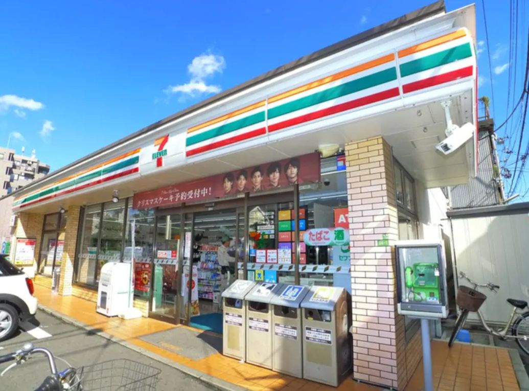 プリマ・ファミリエ 【コンビニエンスストア】セブンイレブン 足立梅田2丁目店まで229ｍ