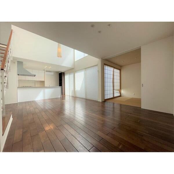 小金井市貫井北町1丁目戸建 リビング