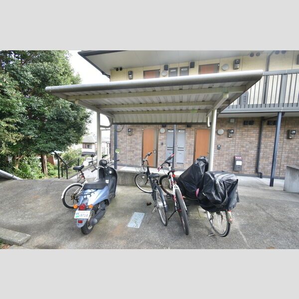 アパートメントK 屋根付き駐輪場