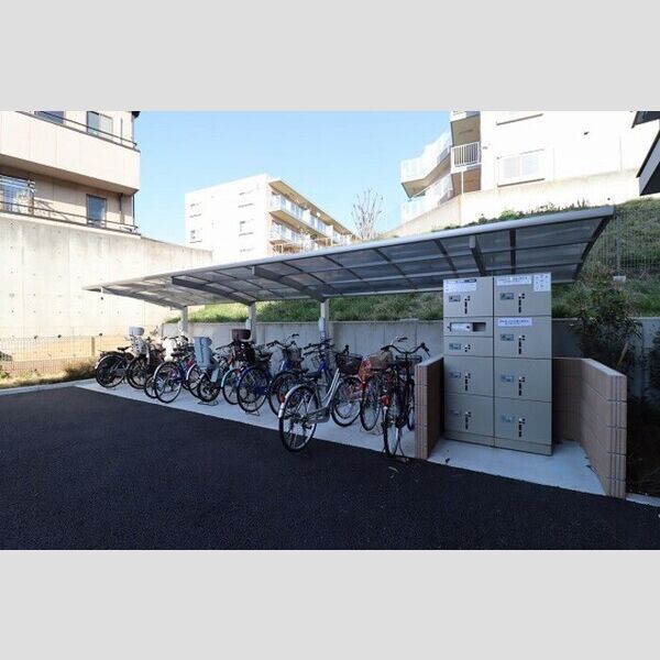 フェリチタ 駐輪場