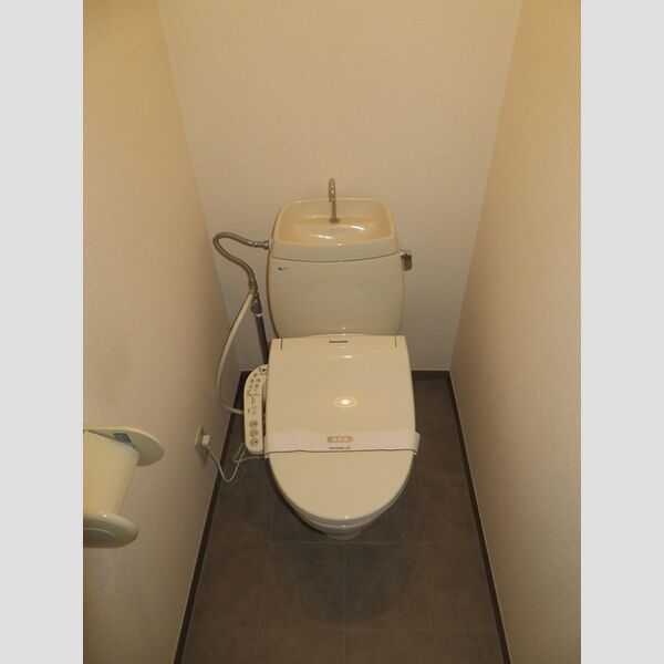 セゾン西橋本101号室 温水洗浄暖房便座です。