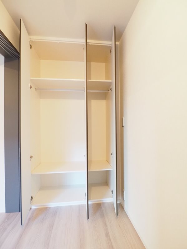 ドゥーエ日暮里1階 収納