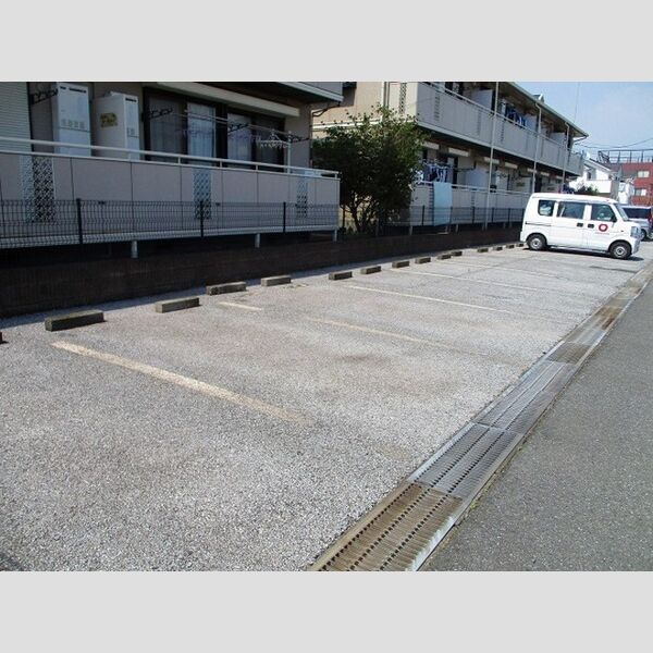 グランメールめぐみ　A 駐車場