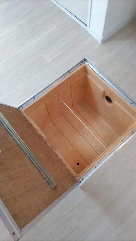 ローズアパート(Q-043A)1階 床下収納