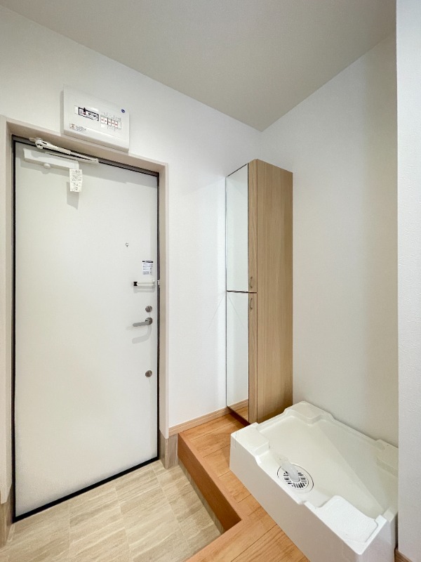 ルミナーレ1階 玄関