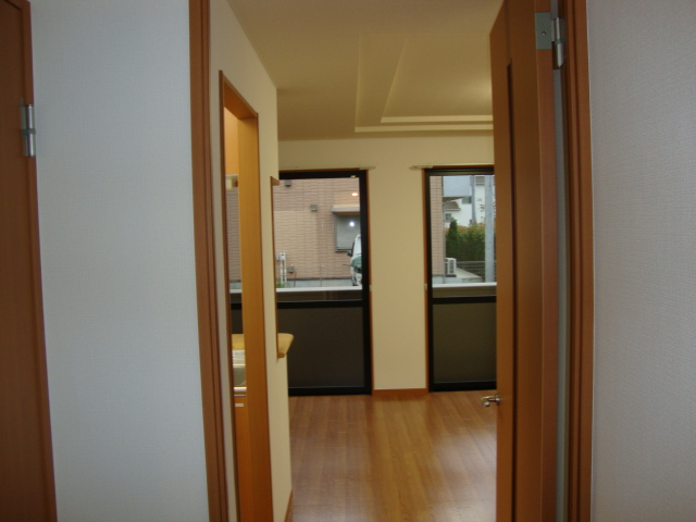 ヴァンベール105号室 廊下-リビング（イメージ）