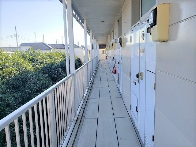 レオパレスグリーン青毛 玄関