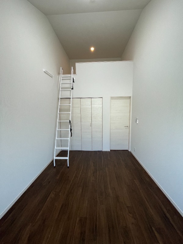 ティーリミテッド2階 内観