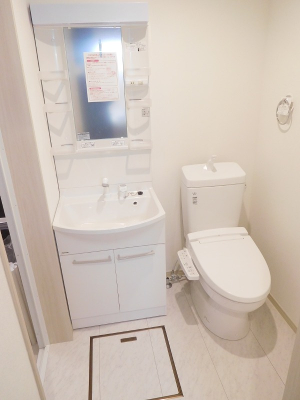 Lily東中山 忙しい朝に嬉しい独立洗面台付